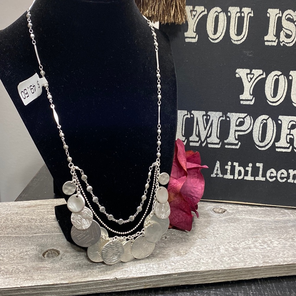 NWT Macy’s Silver Tone Bib Style Necklace!!